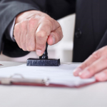 Thuê nhà bị giữ tiền cọc: Đòi lại theo luật thế nào? 102327dang-ky-tap-su-cong-chung