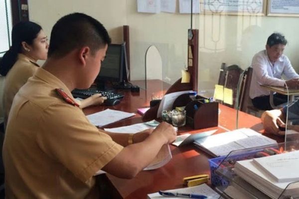 Kiểm tra đèn chiếu sáng xe