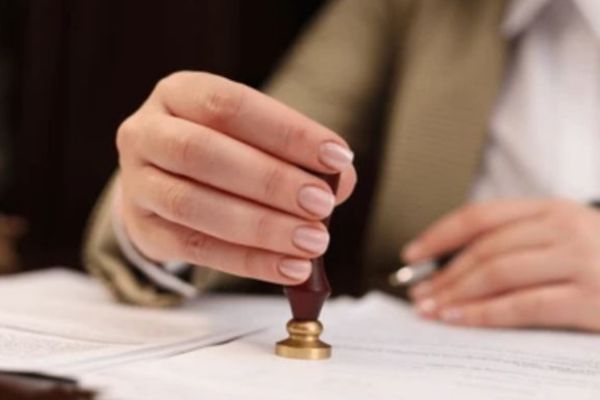 Công chứng hợp đồng mua bán đất đai